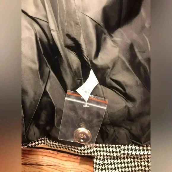 Women’s Crop Blazer - Picture 12 of 16